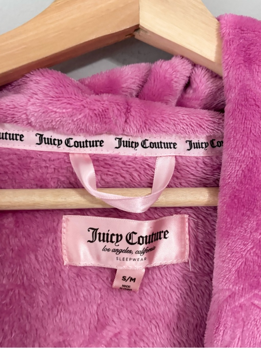 Juicy Couture Pink Sequin Logo Plush Robe - Picture 3 of 3